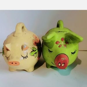 𝅺VINTAGE  Papier Mache Pig Piggy Bank  pair green and yellow .Made In Japan